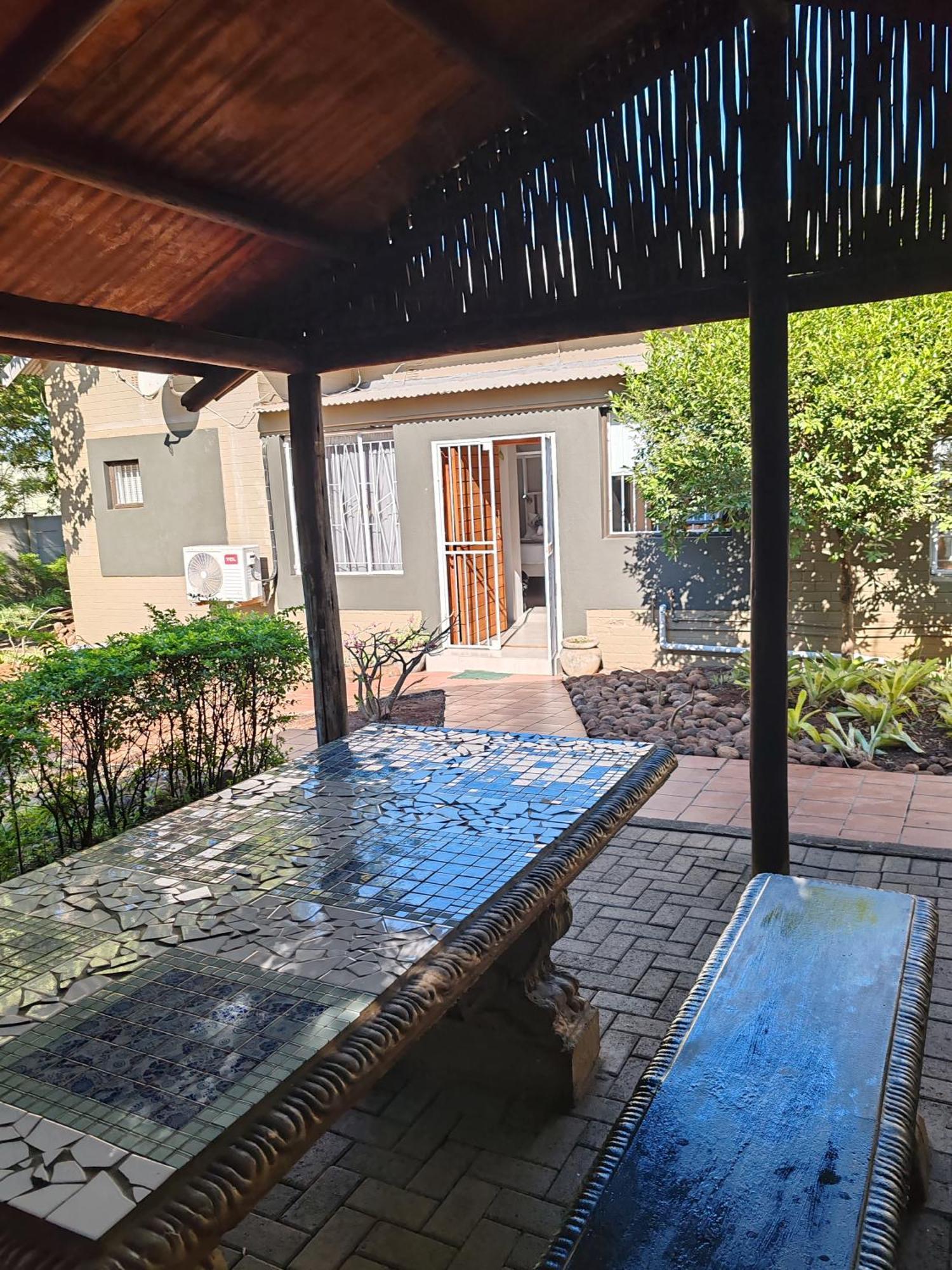Stoep Cafe Guest House Komatipoort Exterior photo
